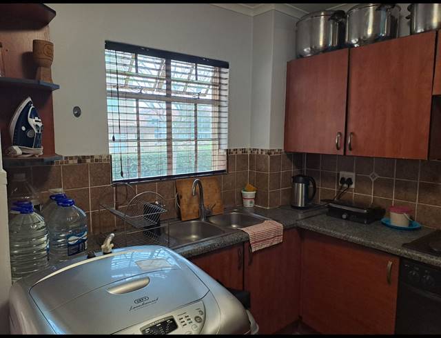 3 BEDROOM TOWNHOUSE FOR SALE IN CASTLEVIEW